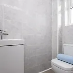 Stonecliffe 33 By Alt-stay Contractor - 3 Bed Contractor With Parking, Wi-fi & Full Kitchen - Ideal For Long Leeds (West Yorkshire)