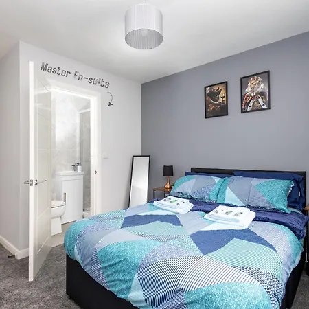 Alt-stay Leeds, M621 Junction 1 - Free Parking & Fast Wi-fi - Fussball Table - Master En-suite - Idea For Contractors & Long 度假居 利兹