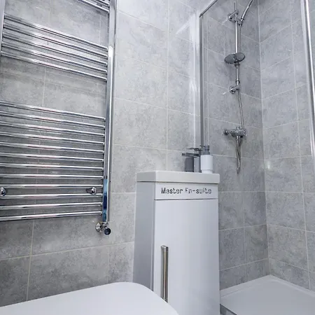 Stonecliffe 33 By Alt-stay - 3 Bed - Parking, Wifi & Full Kitchen - Contractors & Relocations - Weekly & Monthly Rates - Rates Direct, Search Alt-stay * Leeds (West Yorkshire)