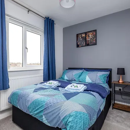 Alt-stay Leeds, M621 Junction 1 - Free Parking & Fast Wi-fi - Fussball Table - Master En-suite - Idea For Contractors & Long 度假居