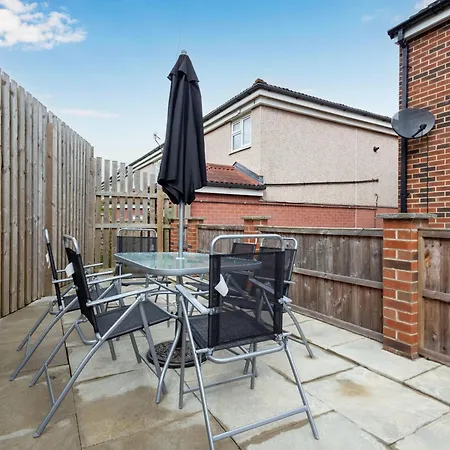 Stonecliffe 33 By Alt-stay - 3 Bed - Parking, Wifi & Full Kitchen - Contractors & Relocations - Weekly & Monthly Rates - Rates Direct, Search Alt-stay *