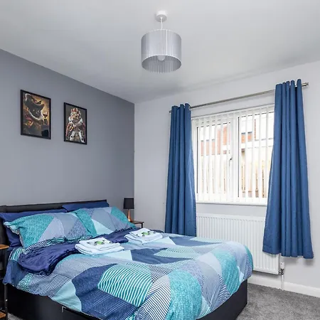 Alt-stay Leeds, M621 Junction 1 - Free Parking & Fast Wi-fi - Fussball Table - Master En-suite - Idea For Contractors & Long 利兹