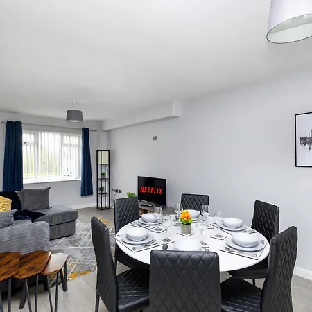 度假居 Alt-stay Leeds, M621 Junction 1 - Free Parking & Fast Wi-fi - Fussball Table - Master En-suite - Idea For Contractors & Long 利兹
