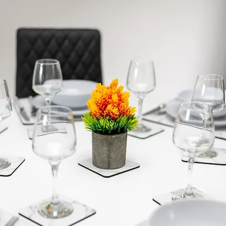 Stonecliffe 33 By Alt-stay - 3 Bed - Parking, Wifi & Full Kitchen - Contractors & Relocations - Weekly & Monthly Rates - Rates Direct, Search Alt-stay Feriehus