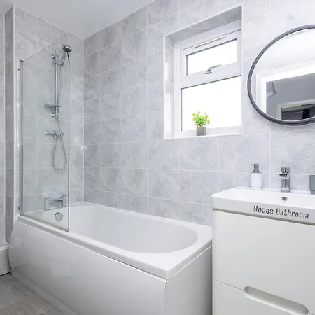 Stonecliffe 33 By Alt-stay - 3 Bed - Parking, Wifi & Full Kitchen - Contractors & Relocations - Weekly & Monthly Rates - Rates Direct, Search Alt-stay Leeds (West Yorkshire)