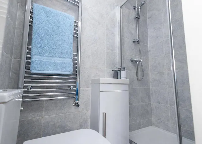 Stonecliffe 33 By Alt-Stay Contractor Accommodation - 3 Bed Contractor Home With Parking, Wi-Fi & Full Kitchen - Ideal For Long Stays * Leeds (West Yorkshire)