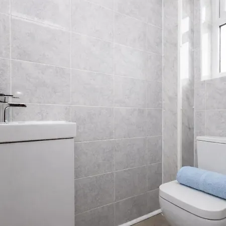 Stonecliffe 33 By Alt-stay Contractor - 3 Bed Contractor With Parking, Wi-fi & Full Kitchen - Ideal For Long Leeds (West Yorkshire)