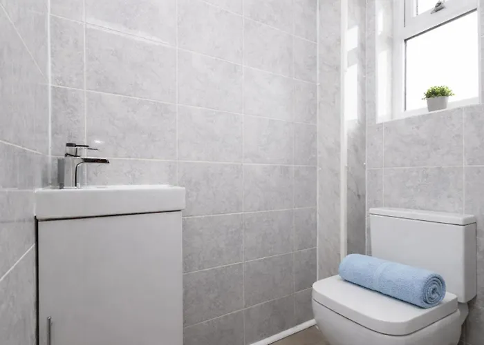 Stonecliffe 33 By Alt-Stay Contractor Accommodation - 3 Bed Contractor Home With Parking, Wi-Fi & Full Kitchen - Ideal For Long Stays Leeds (West Yorkshire)